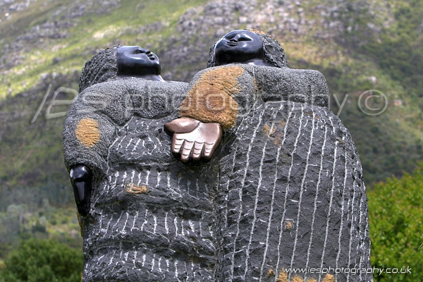 stonewomen_wm.jpg - Statues at Kirenbosch